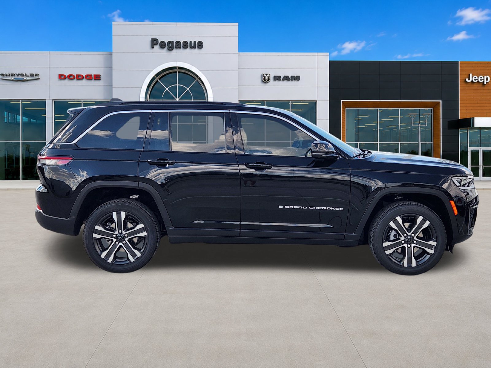 New 2027 Jeep Grand Cherokee Limited w/ Technology Group II AWD/4WD image 7