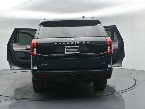 Used 2025 Ford Expedition Max Active AWD/4WD image 38