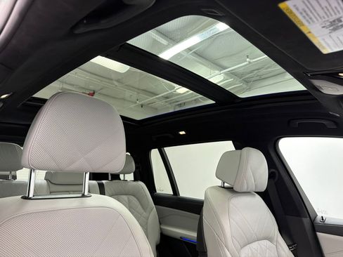 Used 2023 BMW X7 xDrive40i w/ Executive Package AWD/4WD image 13