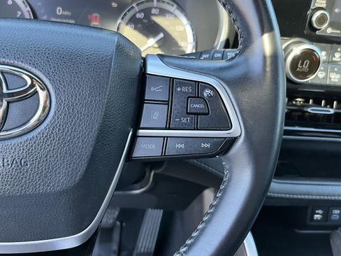 Used 2022 Toyota Highlander XSE image 22
