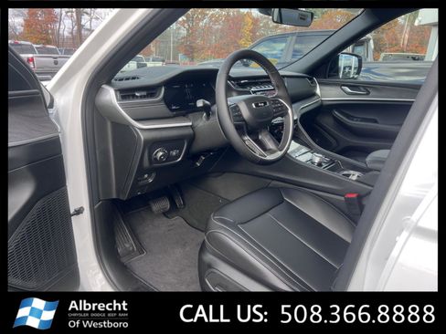 New 2025 Jeep Grand Cherokee Limited image 9