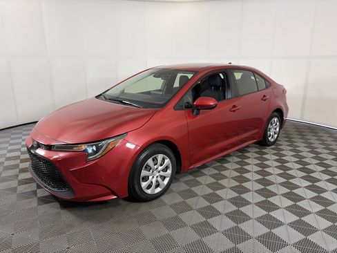 Used 2020 Toyota Corolla LE FWD image 2