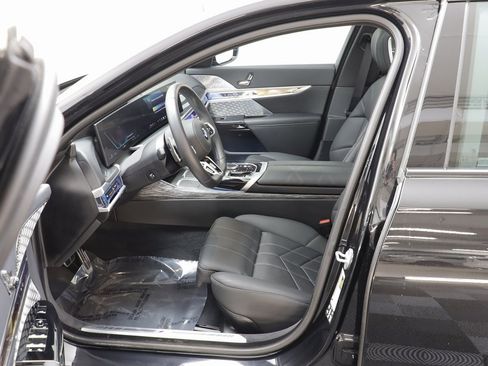 Certified 2025 BMW 760i xDrive w/ Executive Package image 6