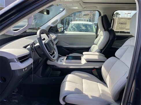 New 2026 Lincoln Navigator Reserve image 10