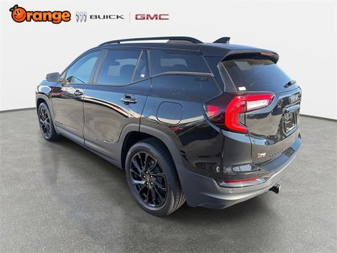 Used 2023 GMC Terrain SLE w/ Driver Convenience Package image 5