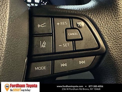 Used 2026 Toyota Sienna LE FWD image 32