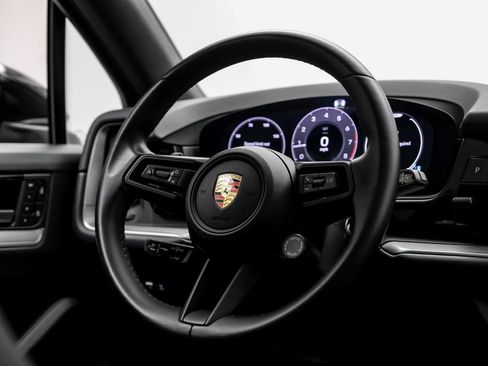 Used 2024 Porsche Cayenne AWD/4WD image 22