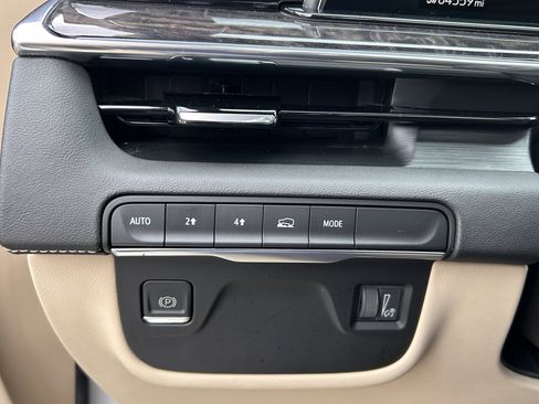 Used 2021 Cadillac Escalade Premium Luxury image 21