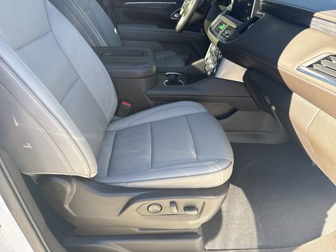 Used 2023 GMC Yukon SLT w/ SLT Premium Package image 15