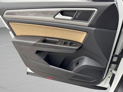 Used 2020 Volkswagen Atlas Cross Sport SE w/ Panoramic Sunroof Package image 26