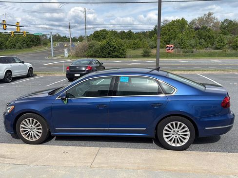 Used 2017 Volkswagen Passat 1.8T SE FWD image 3