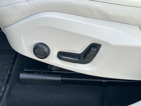 Certified 2025 Volvo XC60 T8 Plus w/ Protection Package Premier image 18