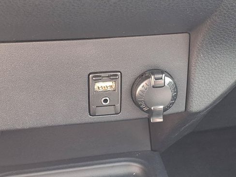 Used 2018 Toyota RAV4 LE FWD image 20