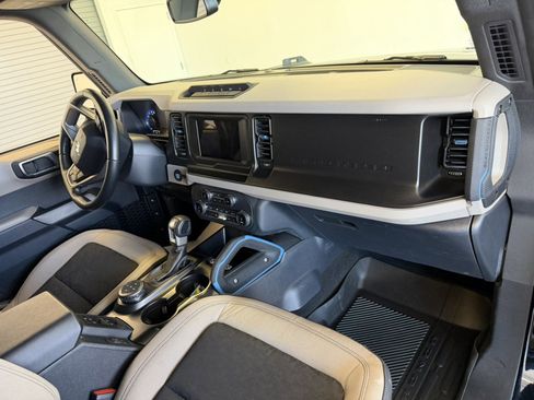 Used 2022 Ford Bronco Wildtrak image 40