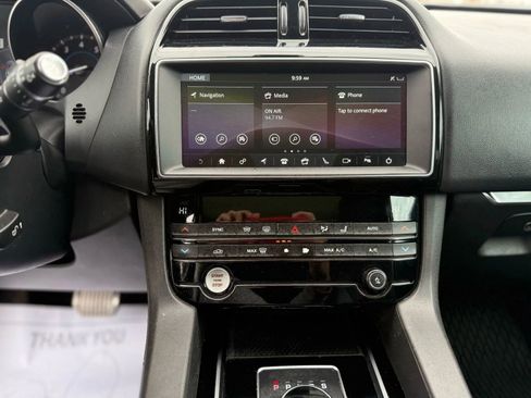 Used 2019 Jaguar F-PACE Premium image 34