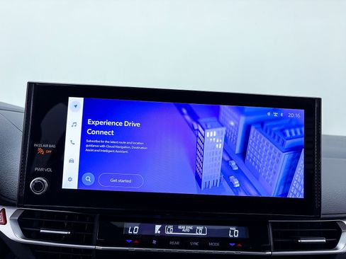Used 2025 Toyota Sienna XLE FWD image 22