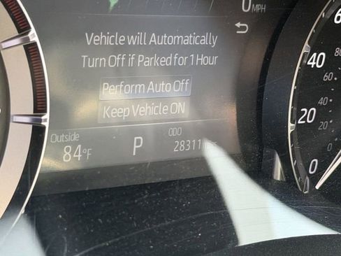 Used 2025 Toyota Highlander LE FWD image 9