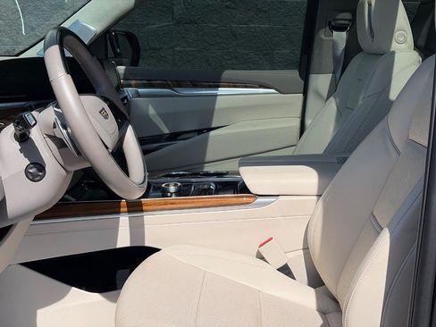 Used 2025 Cadillac Escalade Sport Platinum AWD/4WD image 16