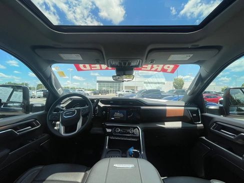 Used 2025 GMC Sierra 2500 Denali w/ Technology Package AWD/4WD image 27