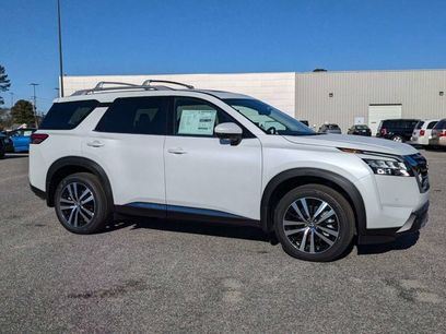 New 2025 Nissan Pathfinder Platinum w/ Cargo Package