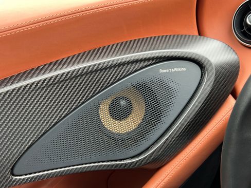 Used 2016 McLaren 570S Coupe RWD image 22