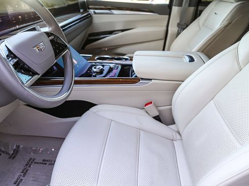 Used 2025 Cadillac Escalade ESV Sport Platinum w/ LPO, Floor Liner Package AWD/4WD image 18