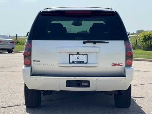 Used 2010 GMC Yukon XL Denali AWD/4WD image 6