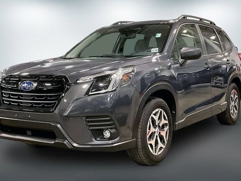 Used 2024 Subaru Forester Premium AWD/4WD image 3