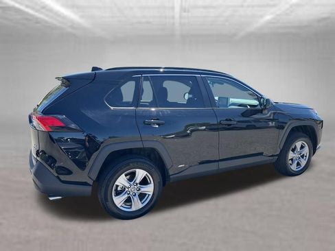 Used 2025 Toyota RAV4 LE AWD/4WD image 4