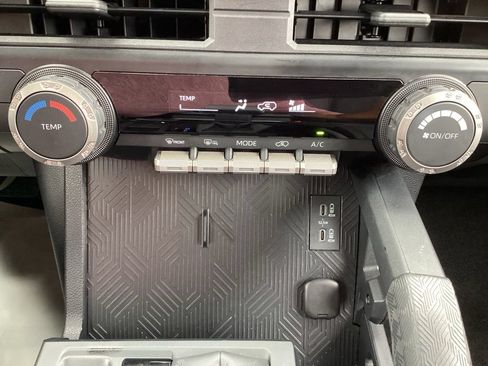Used 2025 Toyota 4Runner SR5 AWD/4WD image 17