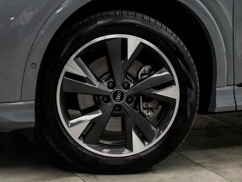 Used 2024 Audi Q4 e-tron Prestige AWD/4WD image 3