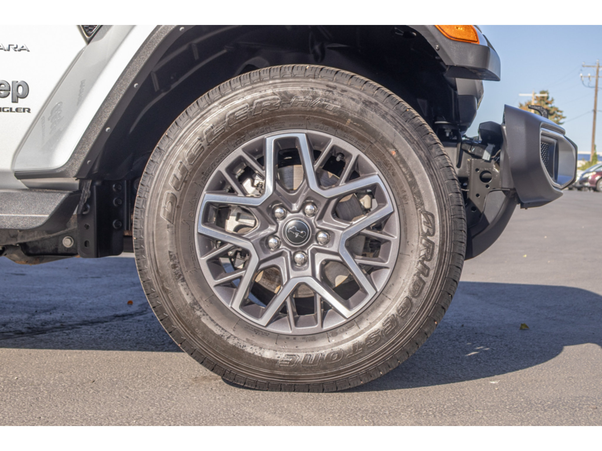Used 2024 Jeep Wrangler Unlimited Sahara AWD/4WD image 9