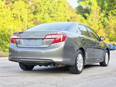 Used 2012 Toyota Camry LE image 7