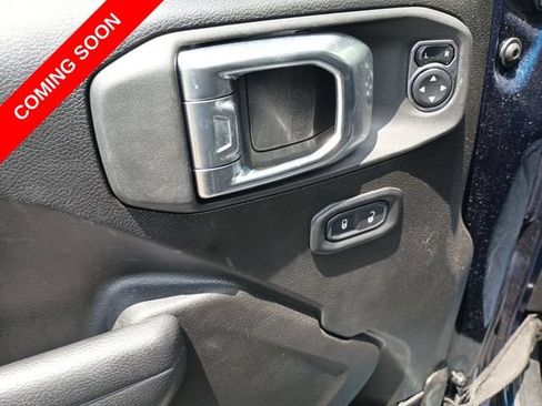 Certified 2025 Jeep Gladiator Sport AWD/4WD image 9
