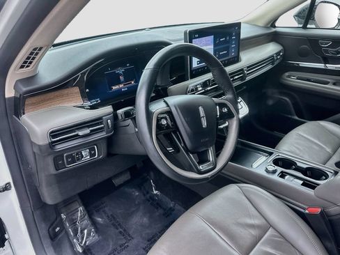 Used 2023 Lincoln Corsair Reserve w/ Equipment Group 201A FWD image 9