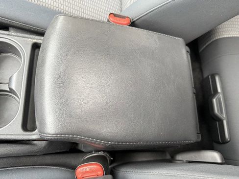 Used 2010 Jeep Grand Cherokee Laredo w/ Sun/Sound Group image 30