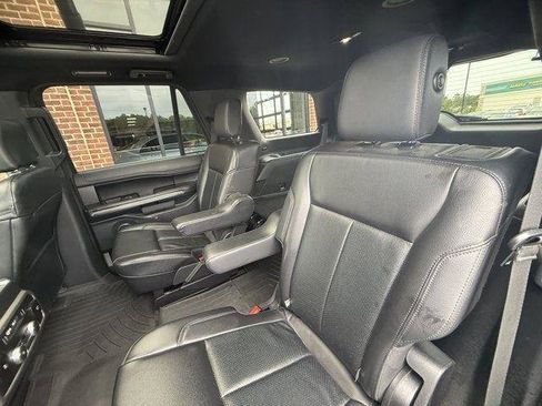 Used 2020 Ford Expedition XLT w/ Equipment Group 202A AWD/4WD image 17
