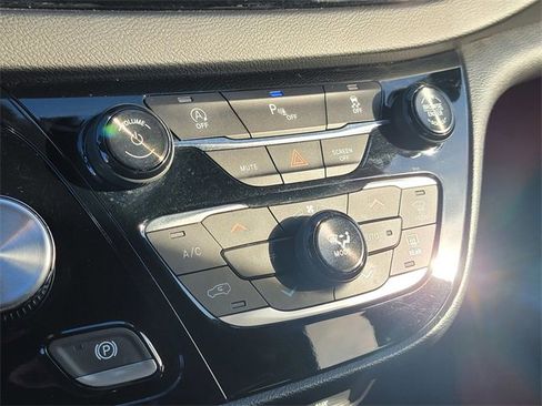 Used 2018 Chrysler Pacifica Touring Plus w/ S Appearance Package image 21