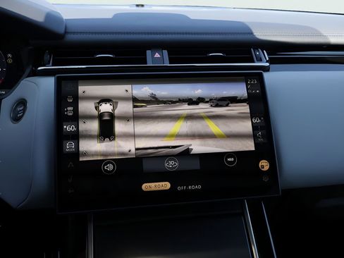 Certified 2026 Land Rover Range Rover Velar Dynamic SE AWD/4WD image 24