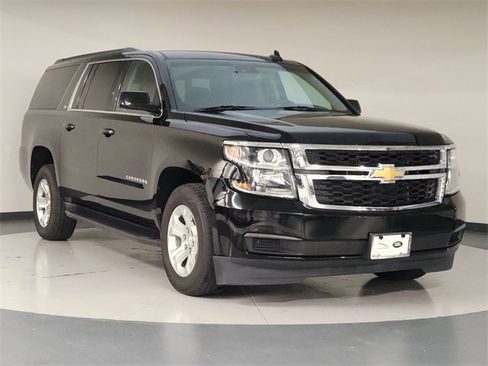 Used 2018 Chevrolet Suburban LT image 7