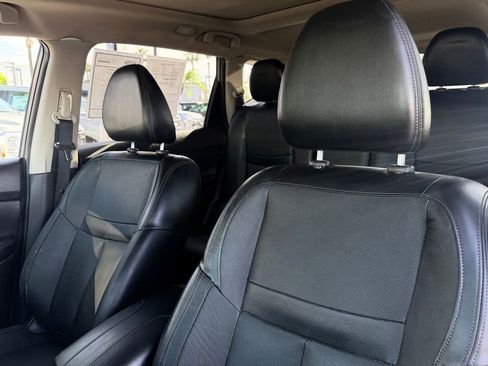 Used 2018 Nissan Rogue SL w/ Premium Package image 17