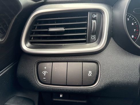 Used 2020 Kia Sorento LX image 15