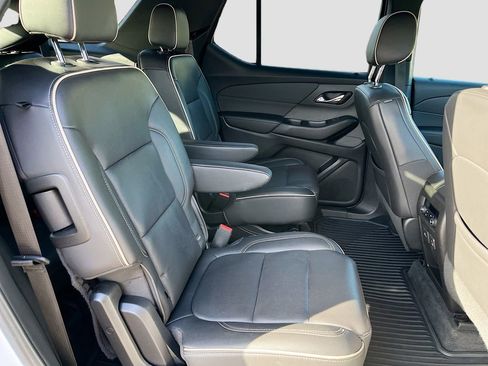Used 2022 Chevrolet Traverse Premier FWD image 30