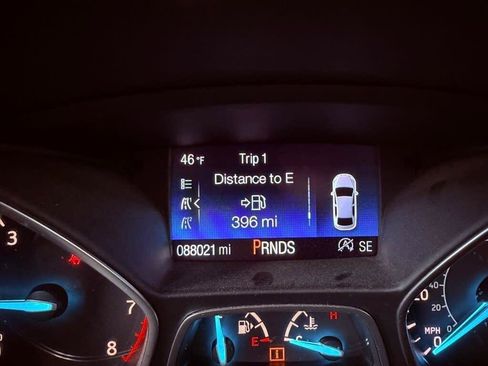 Used 2017 Ford Escape SE image 12