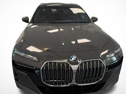 Used 2024 BMW 760i xDrive w/ Executive Package AWD/4WD image 3