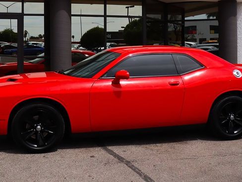 Used 2018 Dodge Challenger SXT RWD image 7