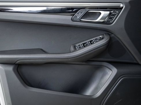 Certified 2023 Porsche Macan AWD/4WD image 6