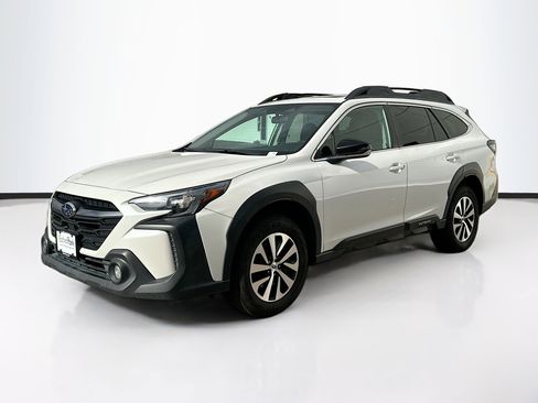 Used 2025 Subaru Outback Premium image 3