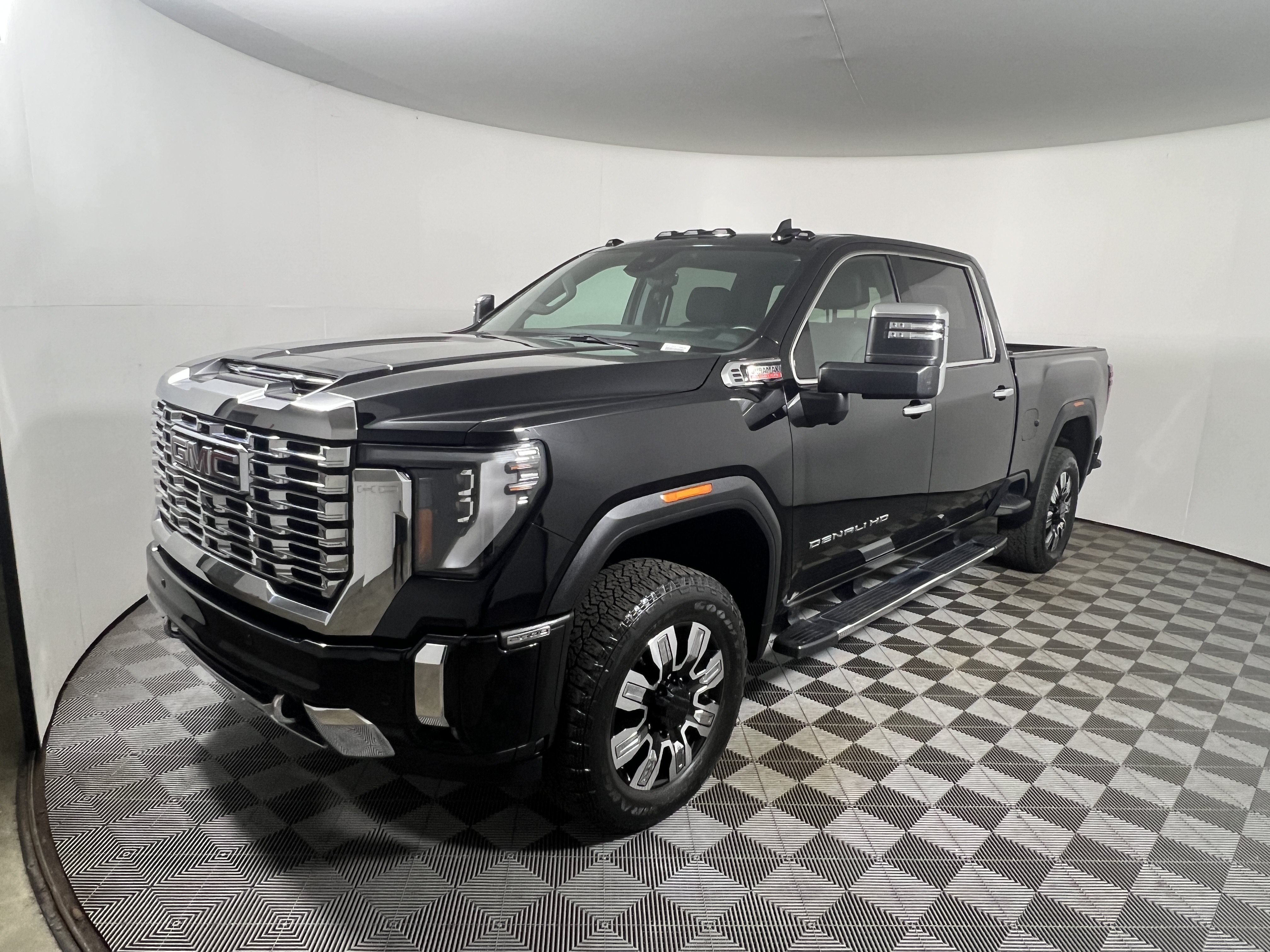 Used 2024 GMC Sierra 2500 Denali w/ Denali Reserve Package AWD/4WD image 9