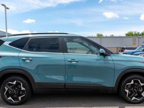 Used 2024 Kia Seltos EX AWD/4WD image 5